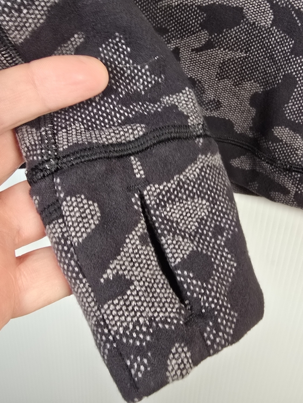 Lululemon Close to Crossing Long Sleeve Heritage Camo Jacquard Black Lunar Rock - Picture 9 of 15